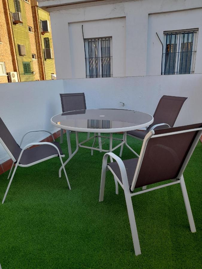 Casa Independiente En Nervion Junto A Parada Del Metro — Photos 2